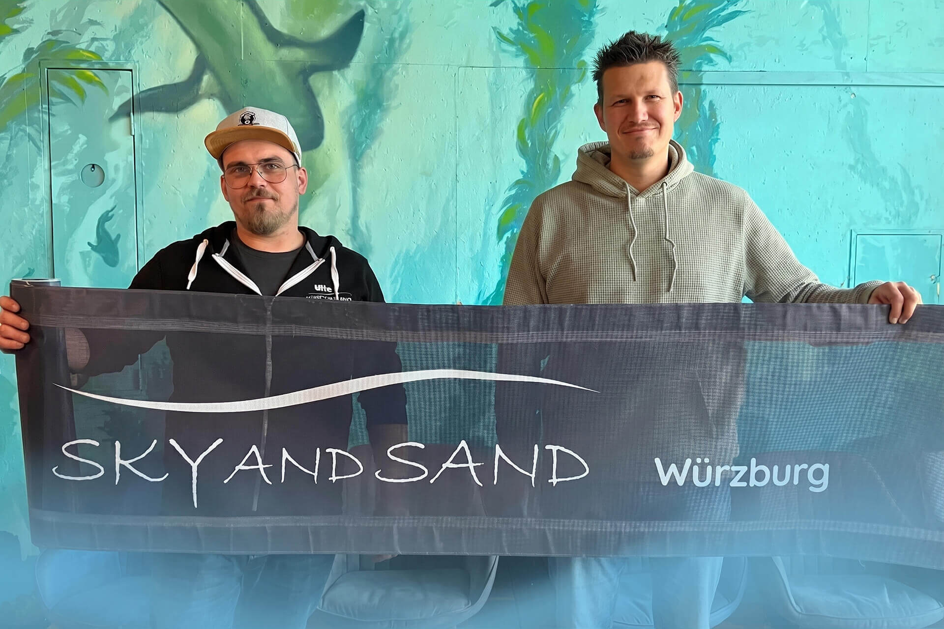 Bastian Ulram und Moritz Mühleck im SkyandSand Indoor Trampolinpark Würzburg